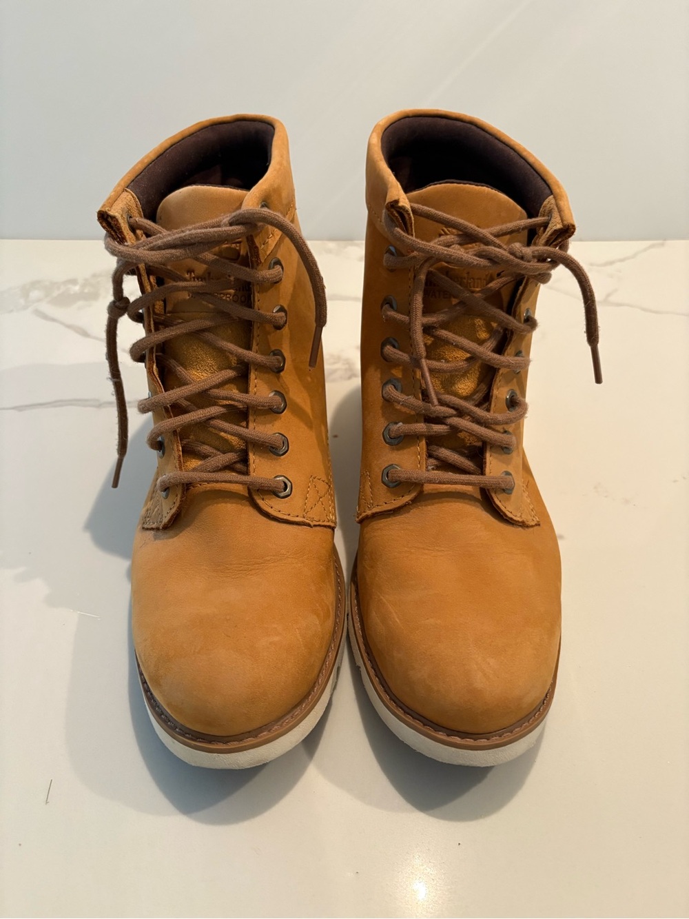 Women’s Timberland Wheat Nubuck Leather Boots 8.5 Like New!